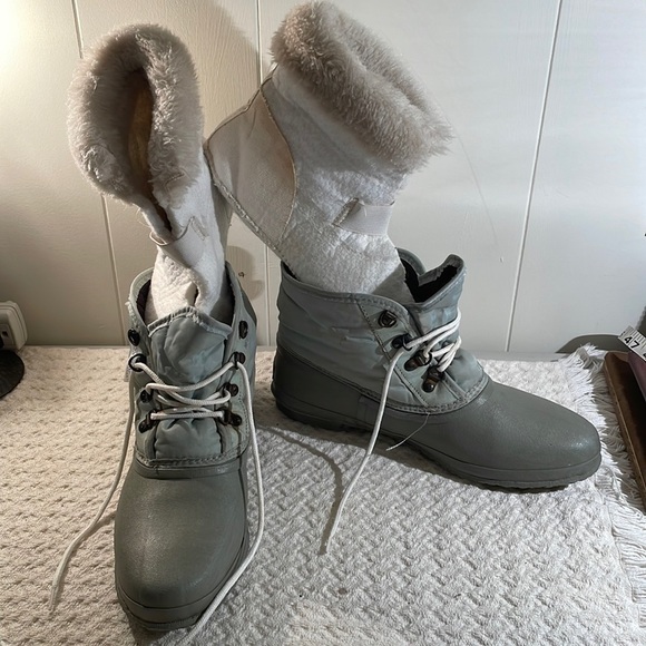 💕host Pick💕 SOREL Trompei Sage Water or Snow Boots with Clean Inserts - Picture 1 of 9